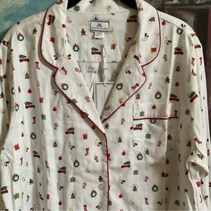 Petite Plume Women's White twill nightdress in Holiday Town Print